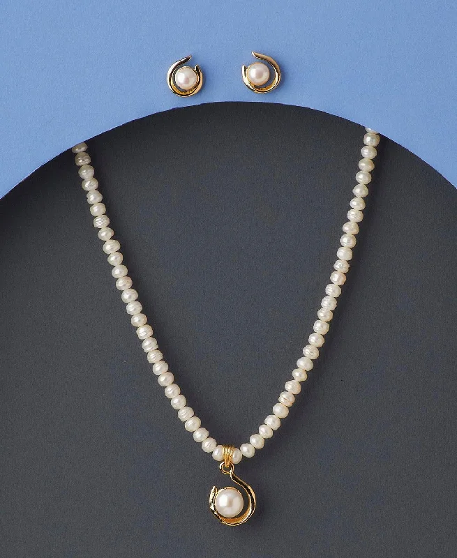 Spring clasp necklaces-Dragon Necklaces-Classy Pearl Necklace Set