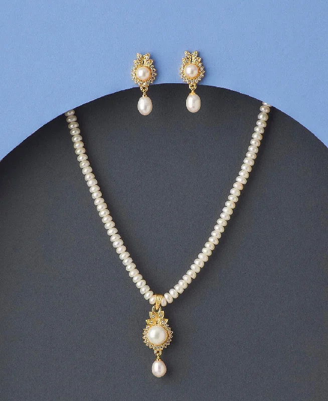 Wide collar necklaces-Princess Necklaces-Classy Pearl Necklace Set